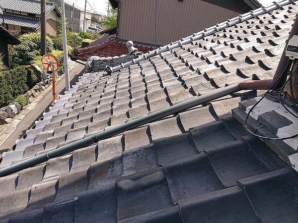 瓦屋根全体のズレ確認